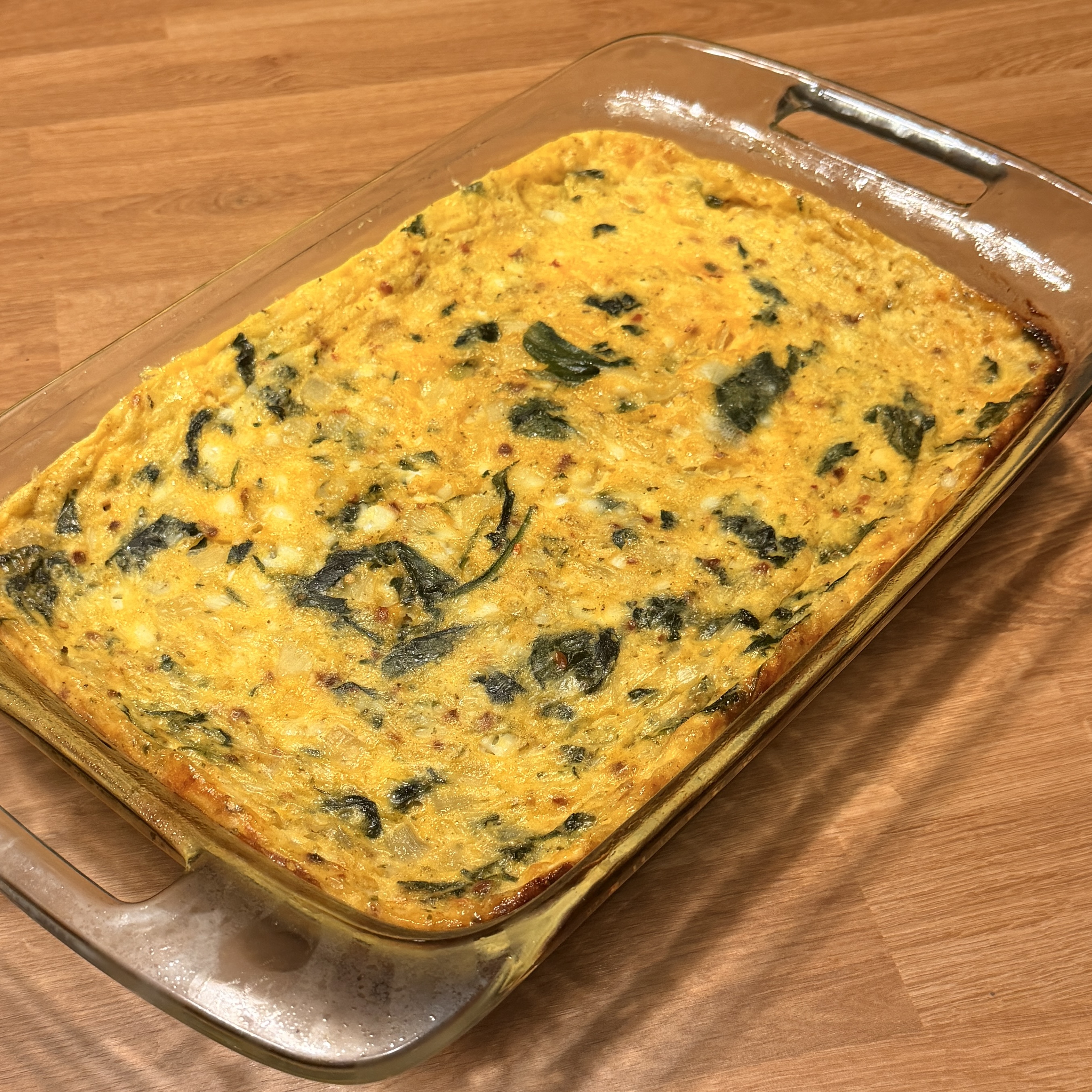 High-Protein Crustless Quiche with Cottage Cheese and Spinach
